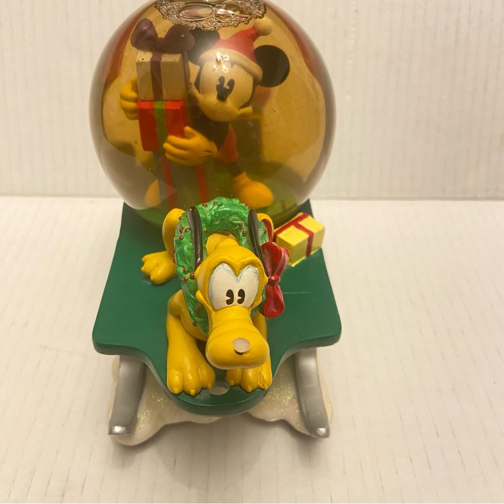 Disney Mickey Mouse Pluto Music Snow Globe Sleigh Plays Here Comes Santa Claus - Picture 7 of 10